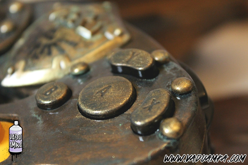 Illustration for article titled Custom Zelda GameCube Is A Mini Treasure Chest